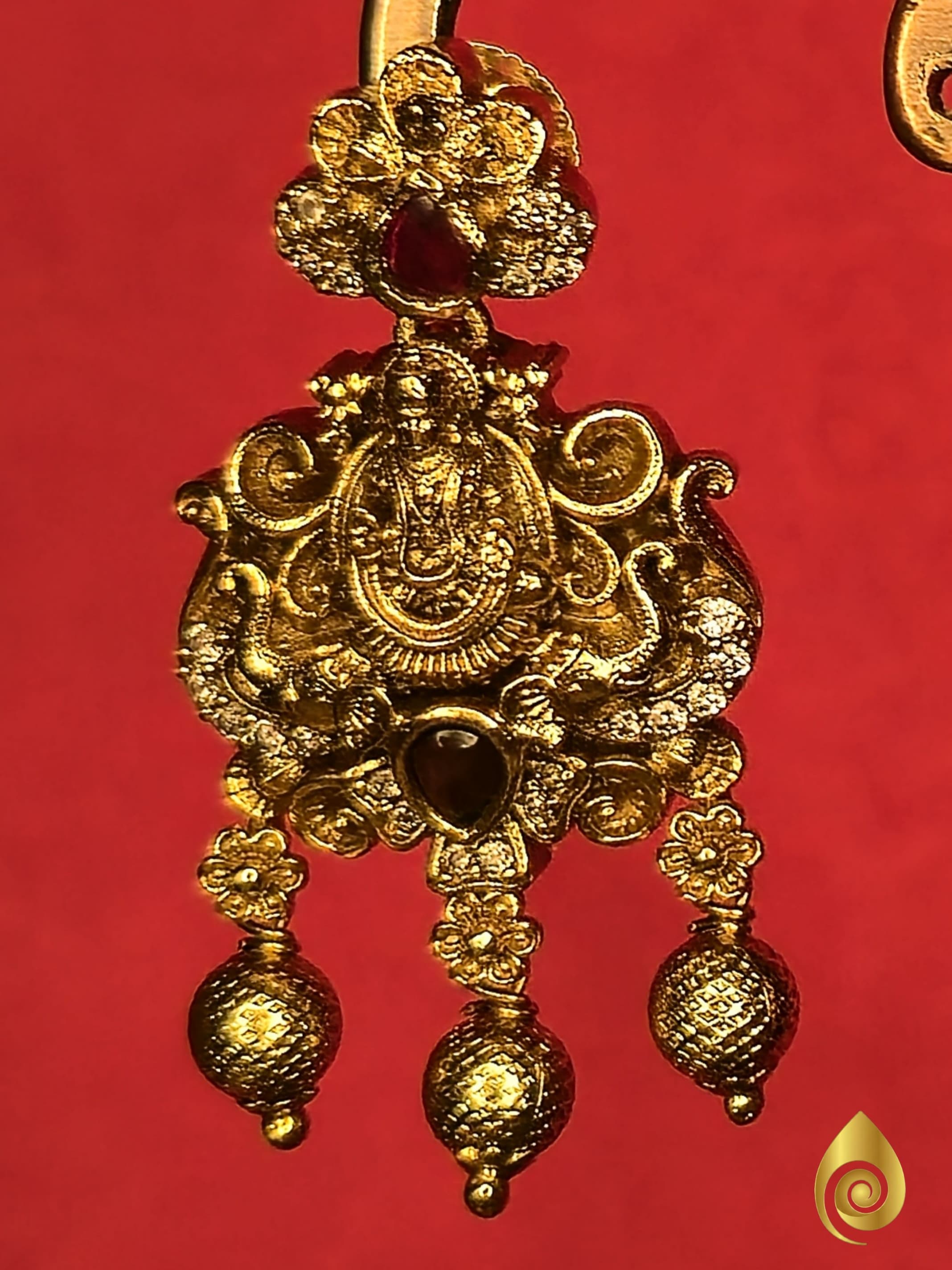 Antique Temple Deity Haram with Peacock Motifs thumbnail 4